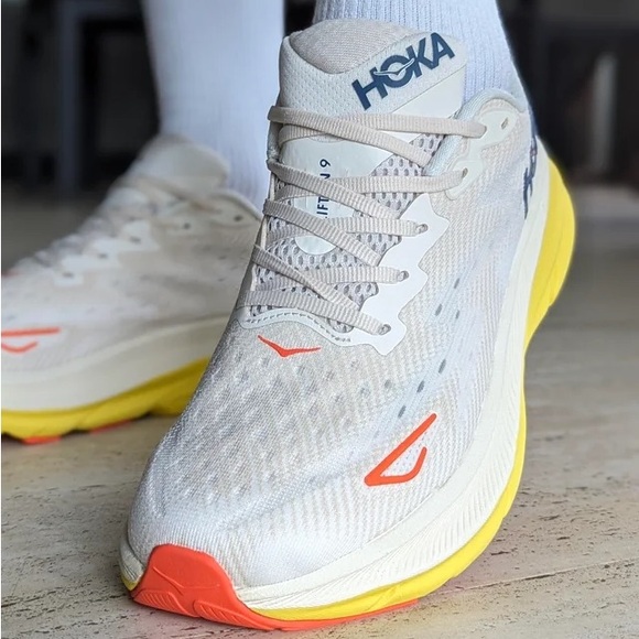 HOKA Clifton 9 in Eggnog/Passionfruit - Picture 4 of 6